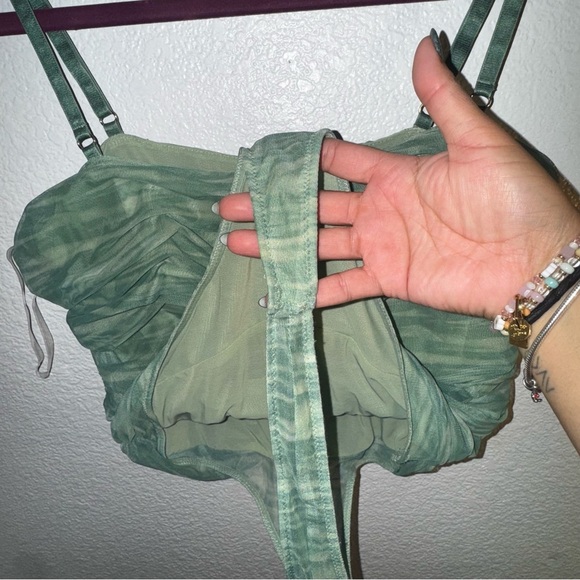 House of CB green pearl ivy bodysuit L - Picture 5 of 7